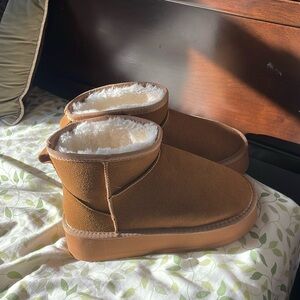 It’s like Uggs but from SHEIN. It’s really good quality.